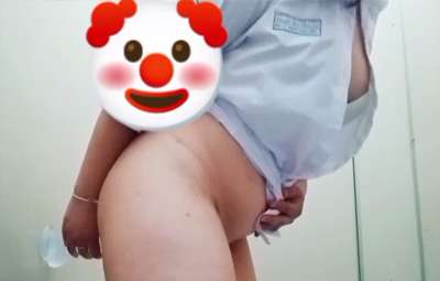 Nữ Sinh Vác Cặc Giả Vào Nhà Vệ Sinh Trường Tự Sướng